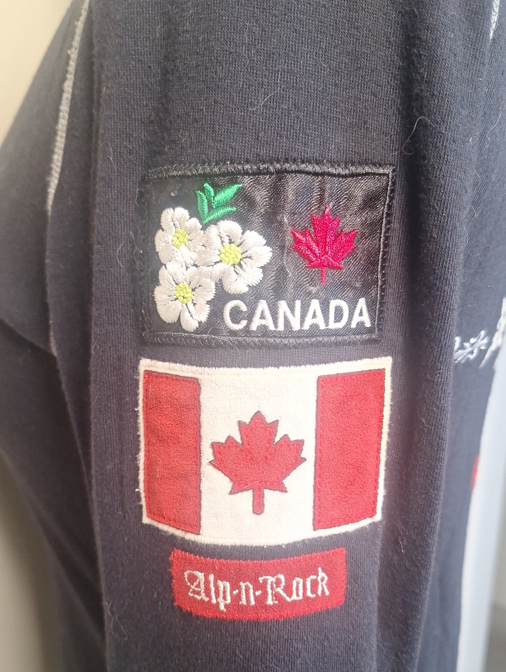 Alp N Rock Mont-Tremblant Canada Après Ski Henley Thermal Top - Picture 2 of 9